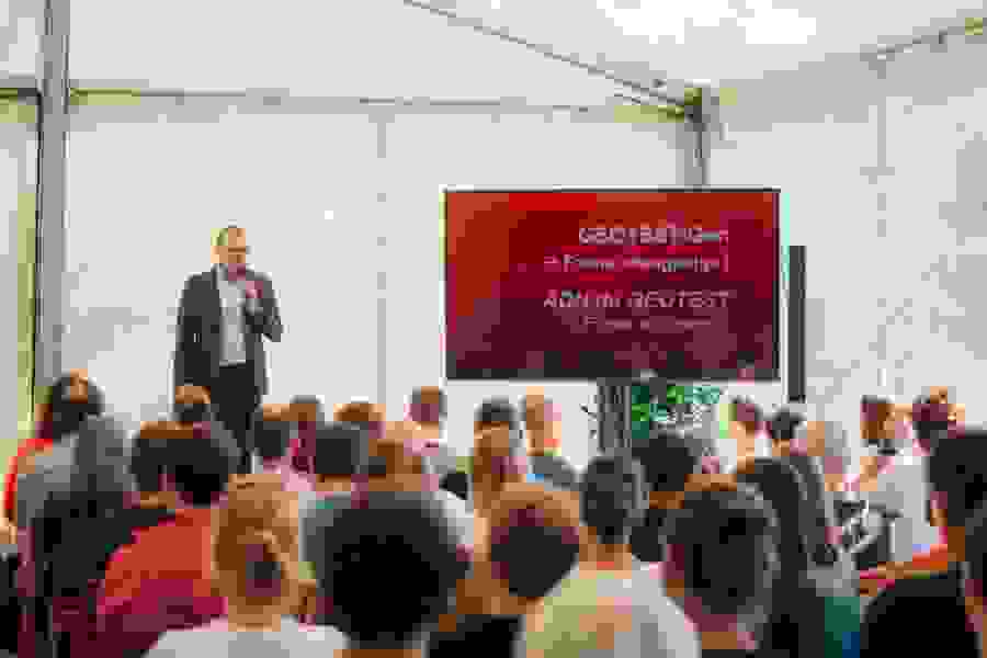 La direction inaugure la GEOFEST 2025 avec une rétrospective et un regard curieux vers l'avenir.  