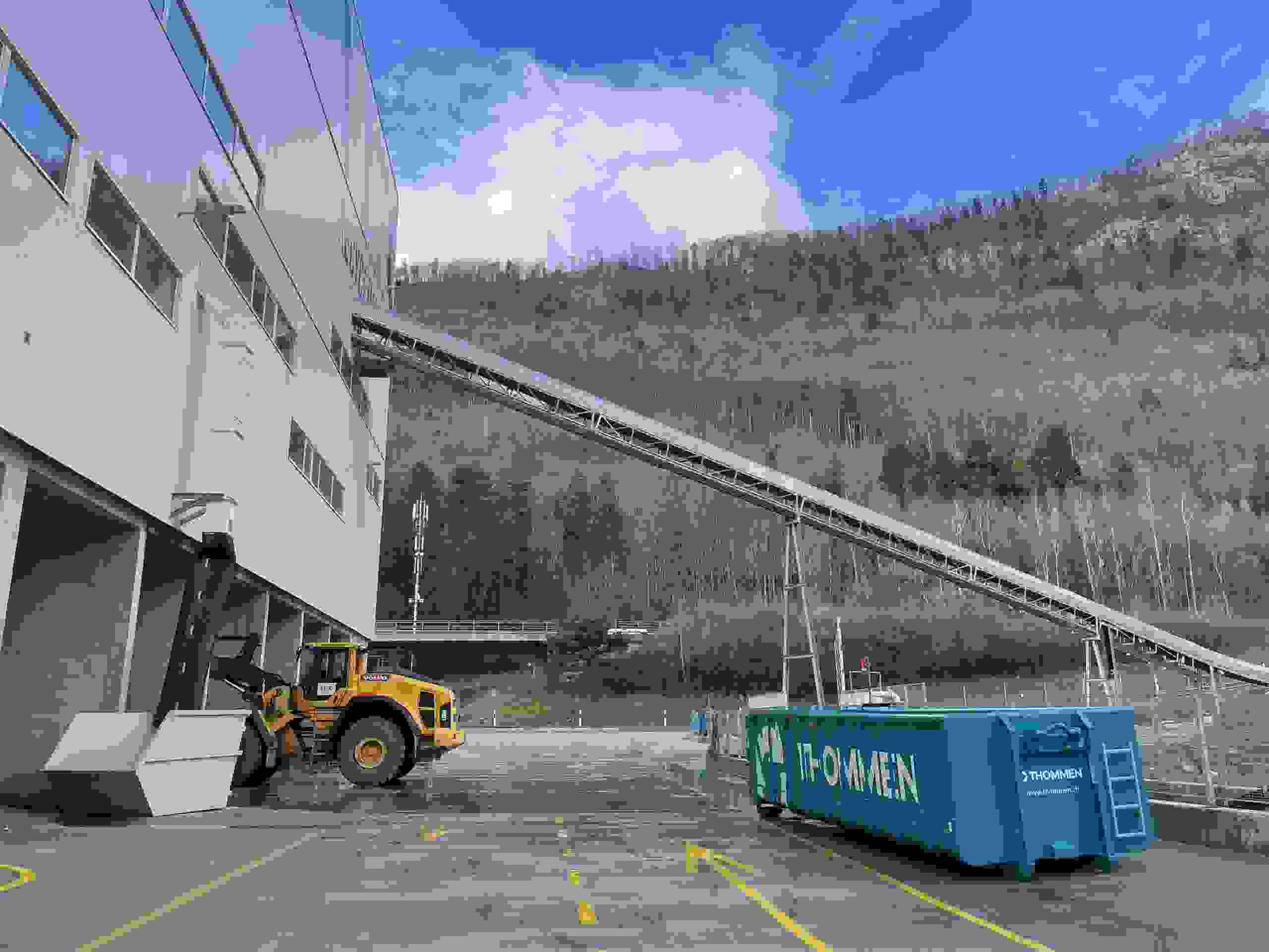 Ce convoyeur sert à acheminer les déchets minéraux de construction pollués. 