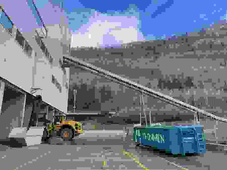 Ce convoyeur sert à acheminer les déchets minéraux de construction pollués. 