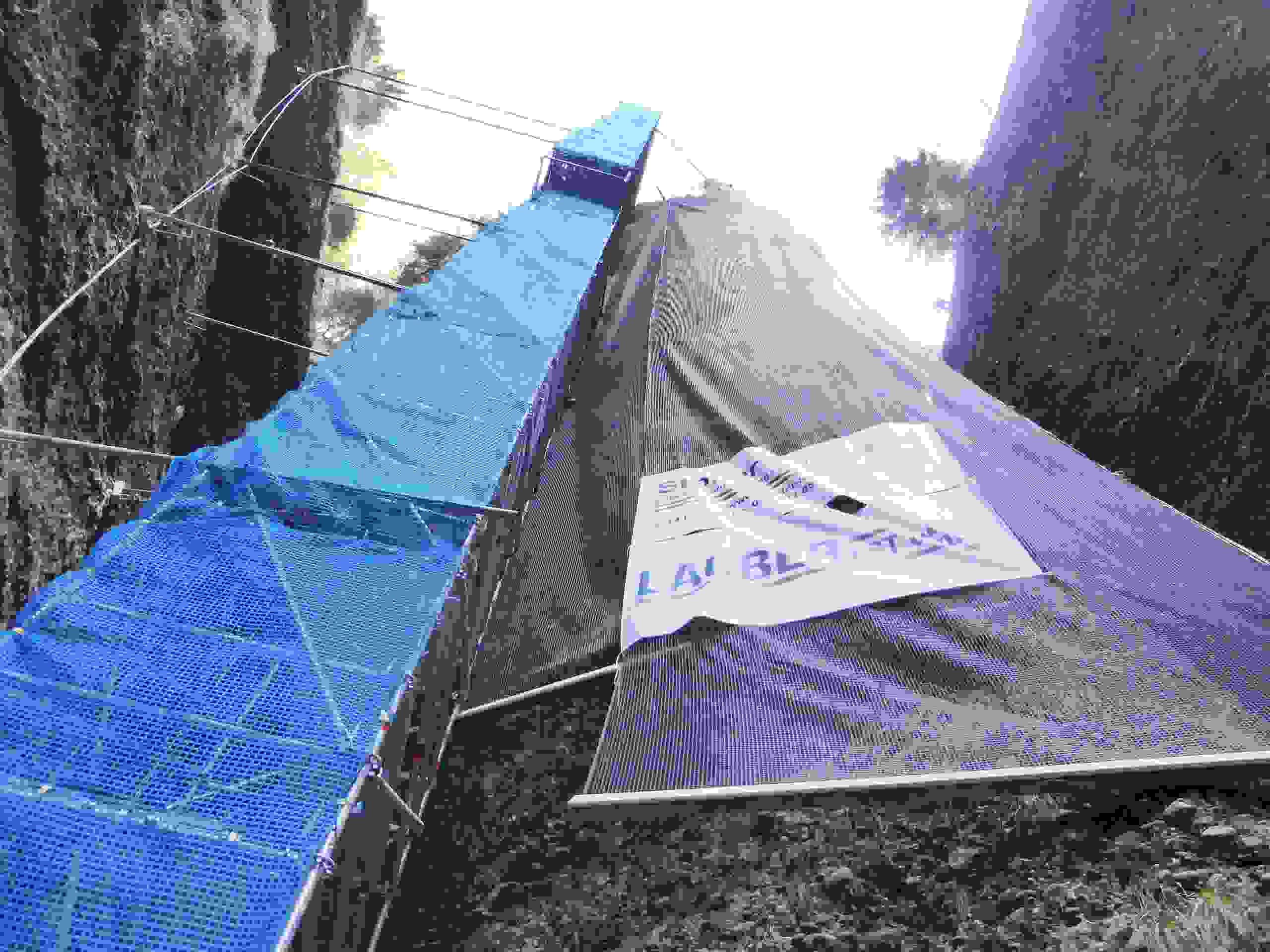 Pour accéder au chantier, il fallait descendre cette tour d’échafaudage d’une hauteur de 50 m… et ne pas être sujet au vertige!