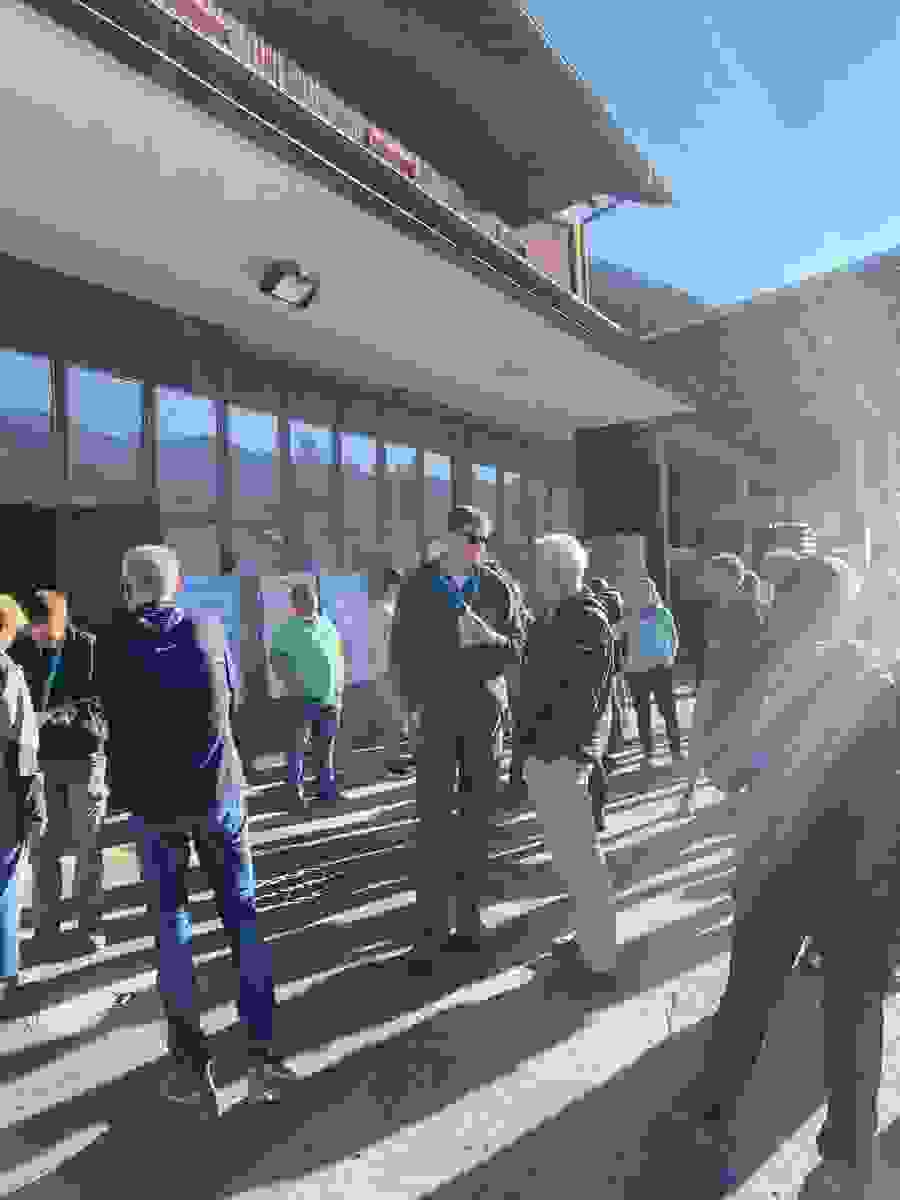 Discussions stimulantes sous le soleil.