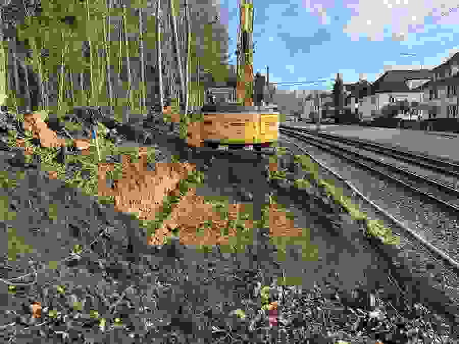 Les travaux ont lieu à proximité immédiate du trafic ferroviaire. 