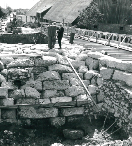 Im Innern der Brücke sind auf diesem Bild aus dem Jahr 1967 Natursteine unterschiedlicher Grösse zu sehen. 