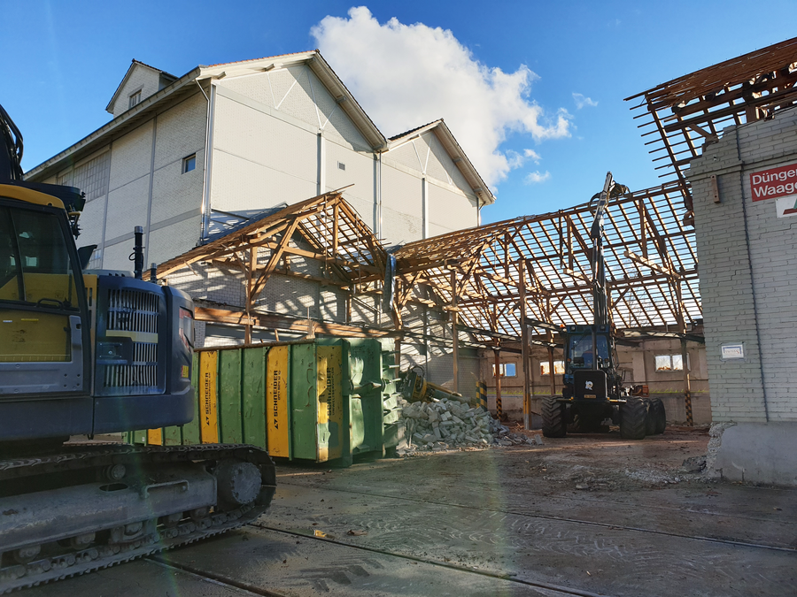 Mise en place du chantier et démolition du bâtiment 442B.