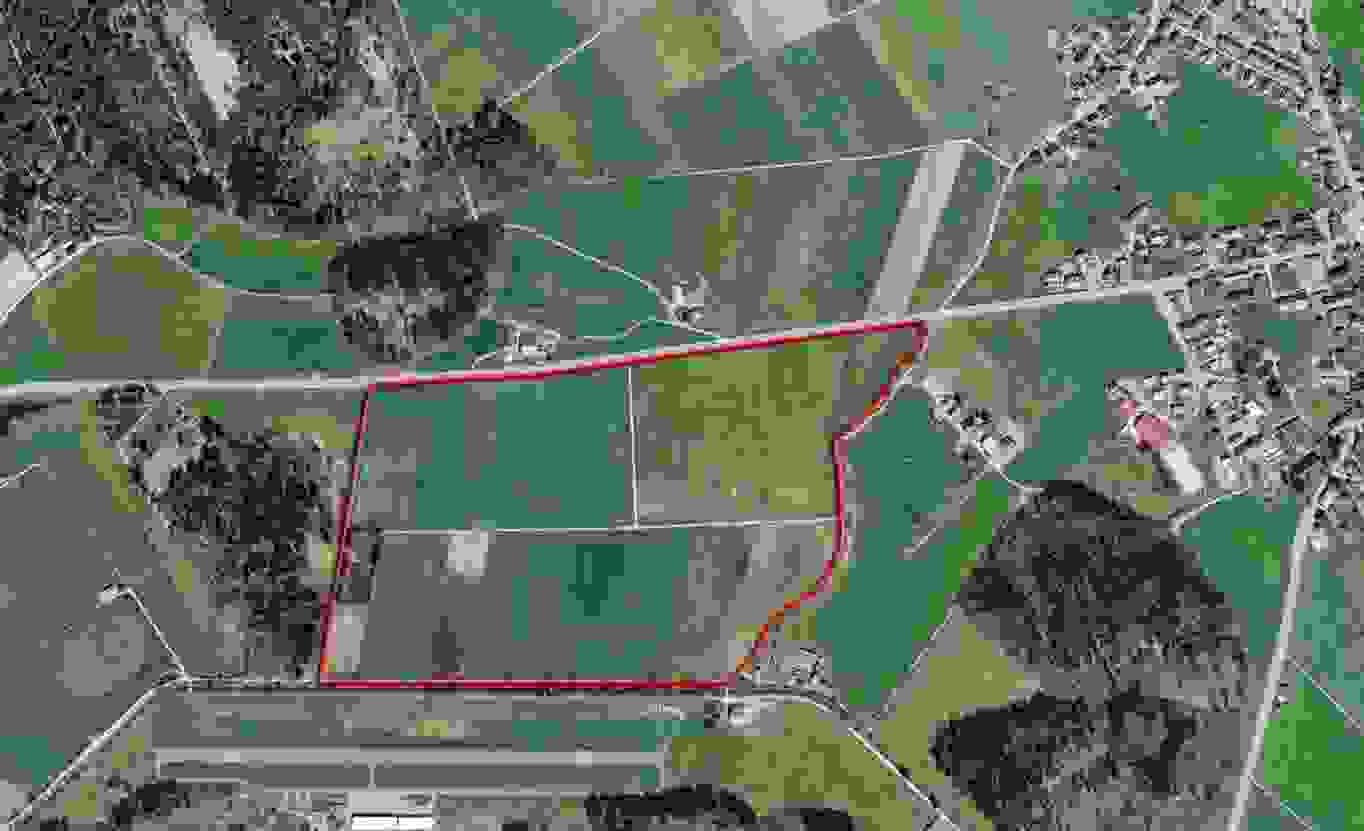 Orthofoto (Swisstopo 2015) mit markiertem Projektperimeter.
