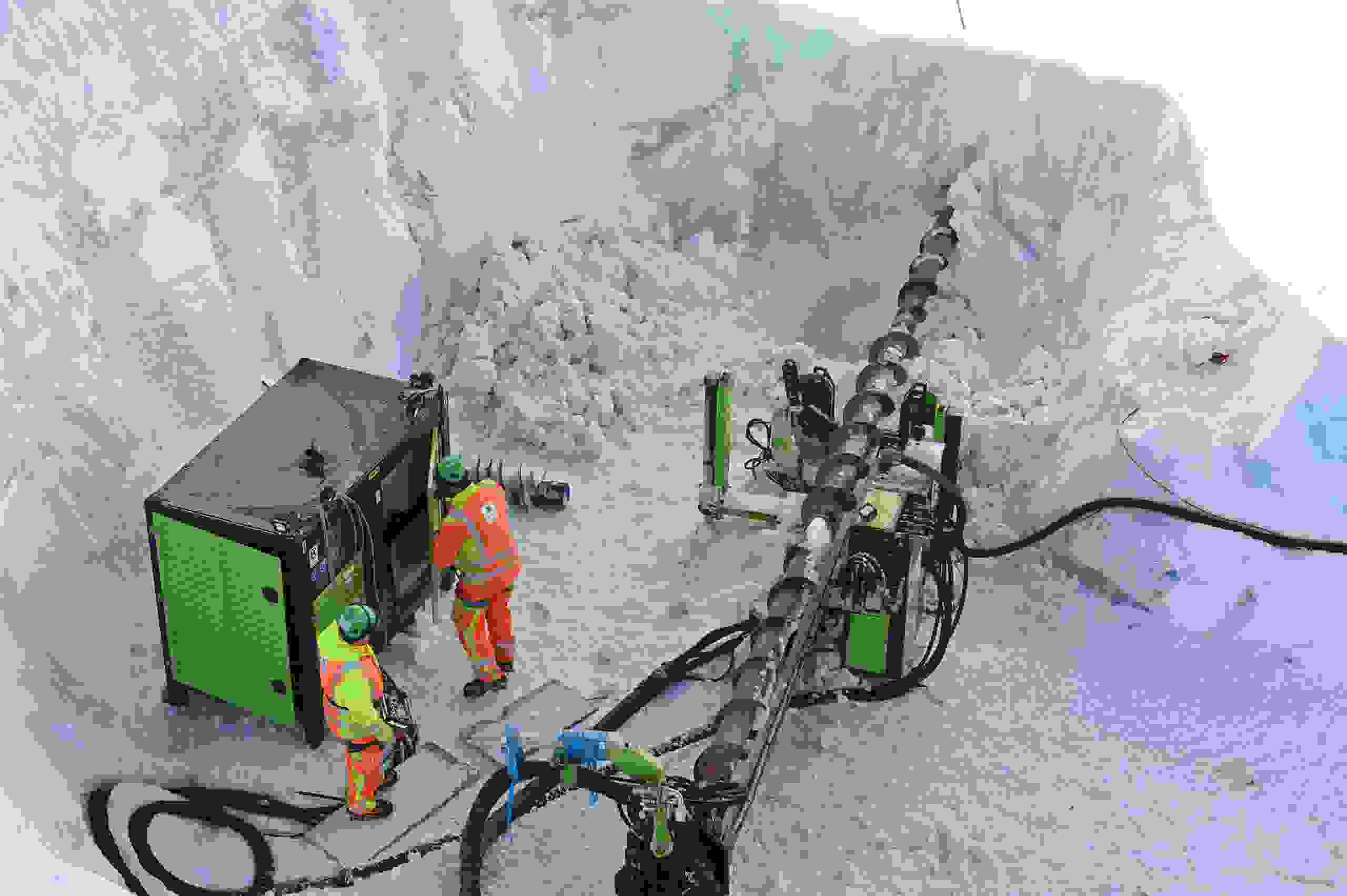In the first phase of construction, a microtunnel was bored along a section of the route – for the first time ever on a Swiss glacier.