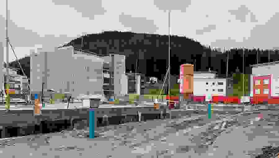 Die Erstellung der Rückgabebrunnen erfolgte in einer zweiten Etappe. Durch die vorgängigen Untersuchungen an der Sondierbohrung sowie die thermische Grundwassermodellierung konnte das finanzielle Risiko minimiert werden.
