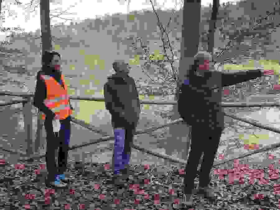 Medienkonferenz zur Erweiterung der Deponie Höli plus. V.l.n.r.: Céline Pittet (GEOTEST), Franz Kaufmann (Präsident Bürgergemeinde Liestal) und Daniel Wenk (Leiter Bürgergemeinde Liestal).