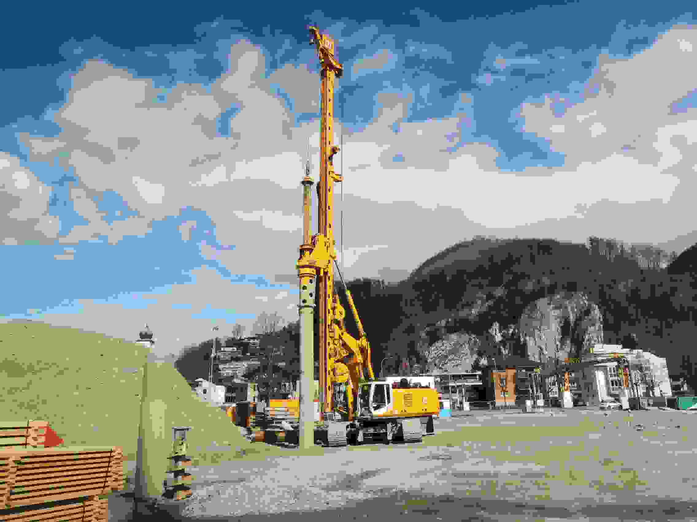 Creation of the filter wells for water drainage.