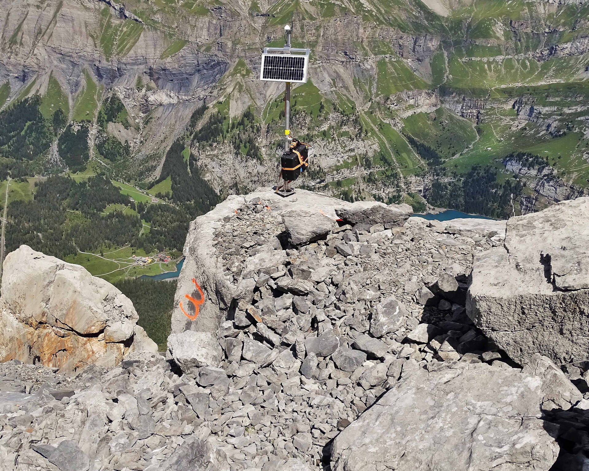 GPS-Messstation im oberen Bereich des Spitze Stei.