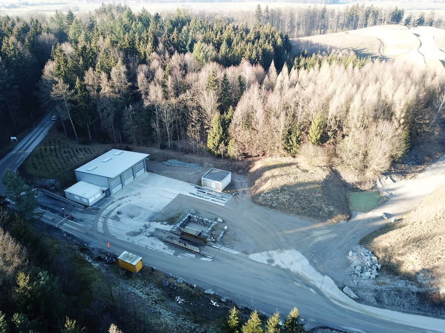 Infrastrukturbereich mit Waage, Radwaschanlage, Büro und Werkstatt. Infrastrukturbereich mit Waage, Radwaschanlage, Büro und Werkstatt.