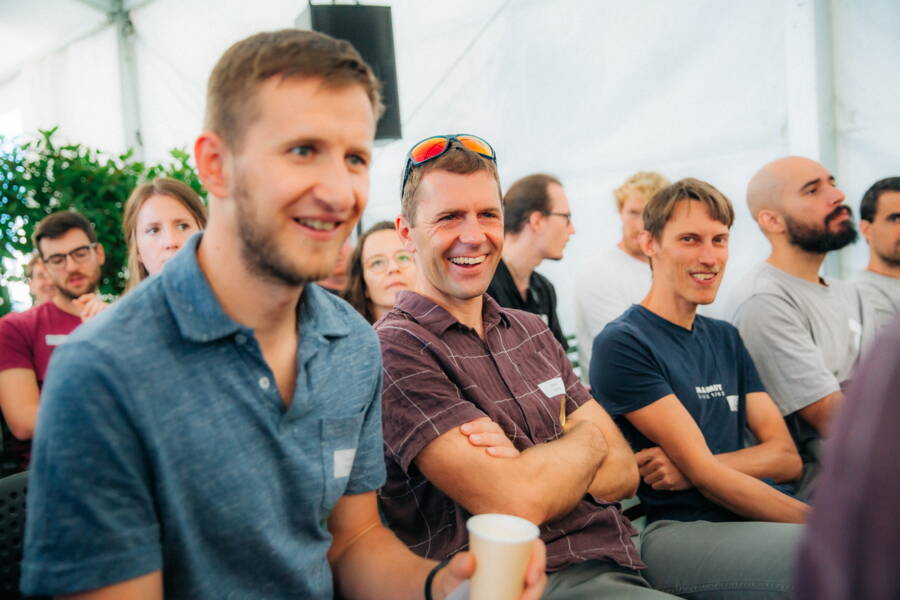 Les collaborateurs/trices de tous les sites suivent avec impatience l'inauguration de la GEOFEST 2025. 