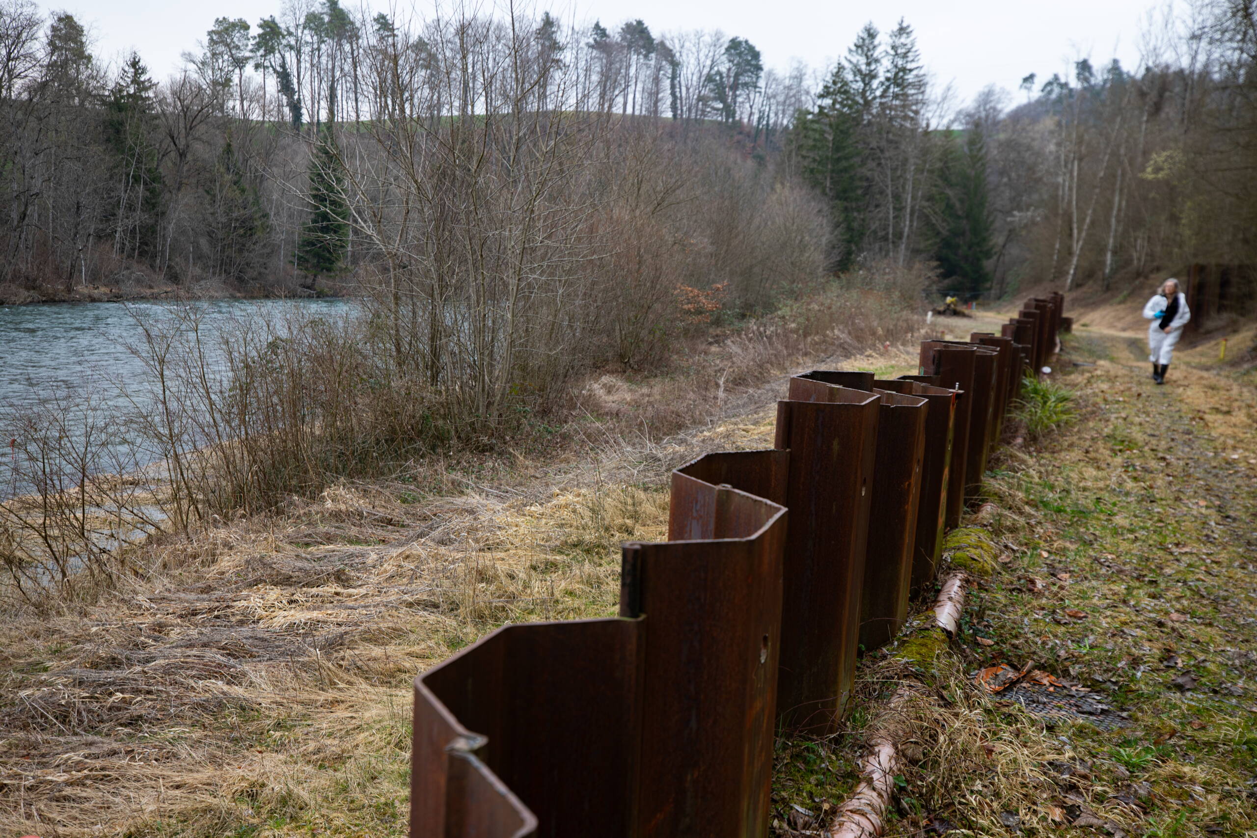 La distance entre la décharge et la Sarine n'est que de quelques mètres. 