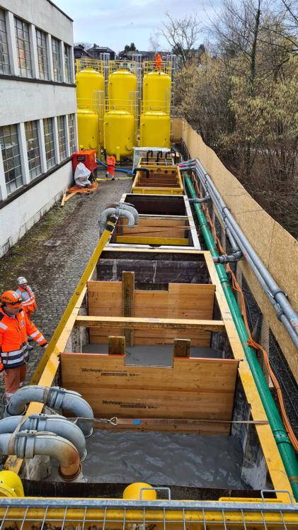 The dewatering system is being put into operation. The dewatering system is being put into operation.