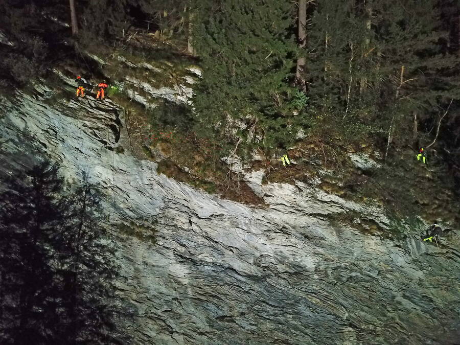 Felsreinigung Via Mala Hinterrhein. Felsreinigung Via Mala Hinterrhein.