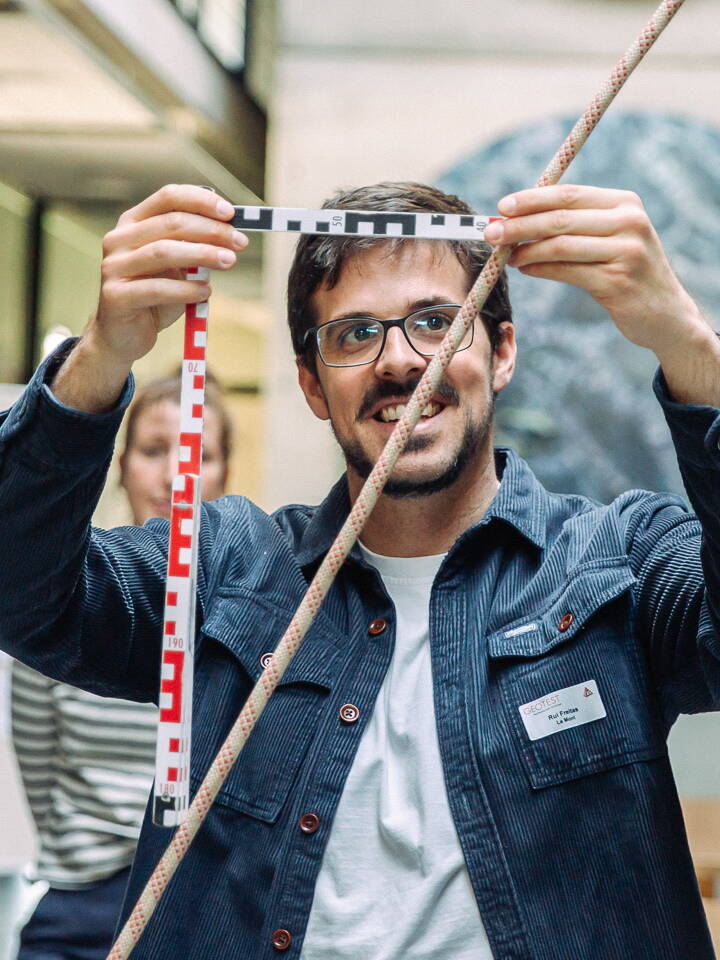 Wie steil darf eine ungesicherte Böschung in einer Baugrube ohne Nachweis höchstens sein? 2:1 Wie steil darf eine ungesicherte Böschung in einer Baugrube ohne Nachweis höchstens sein? 2:1