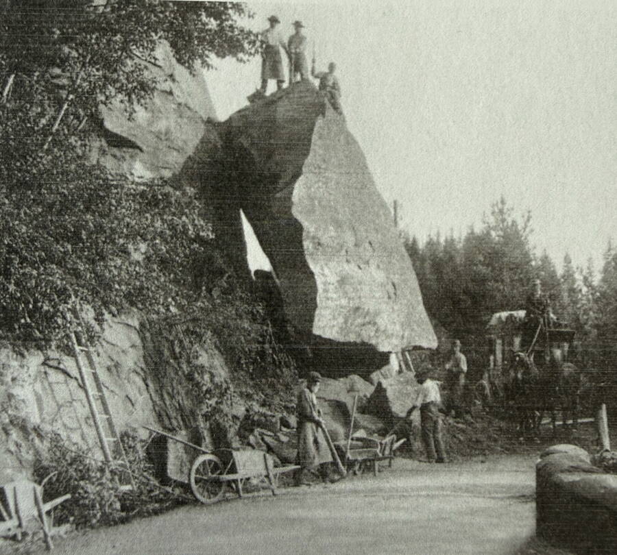 Carte postale de l’éboulement de 1910. Source : Commune de Schwarzenburg (éd.) : 1000 Jahre Schwarzenburg, Schwarzenburg 2025, p. 93, fig. 108. Carte postale de l’éboulement de 1910. Source : Commune de Schwarzenburg (éd.) : 1000 Jahre Schwarzenburg, Schwarzenburg 2025, p. 93, fig. 108.
