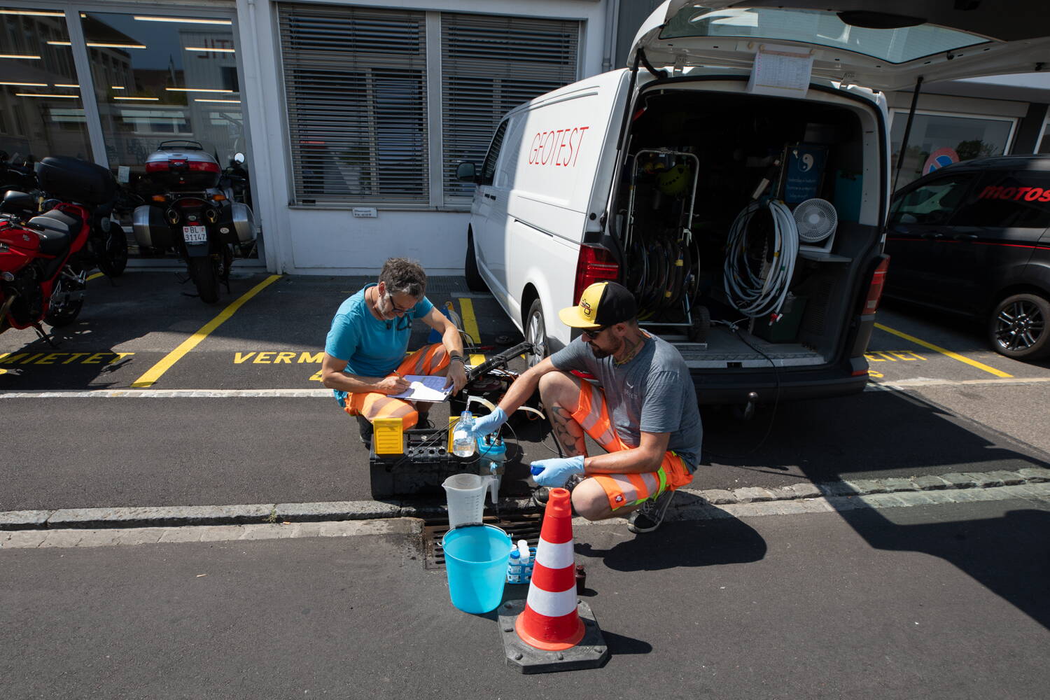 En une semaine, l'équipe de terrain peut prélever des échantillons sur les 60 sites. 