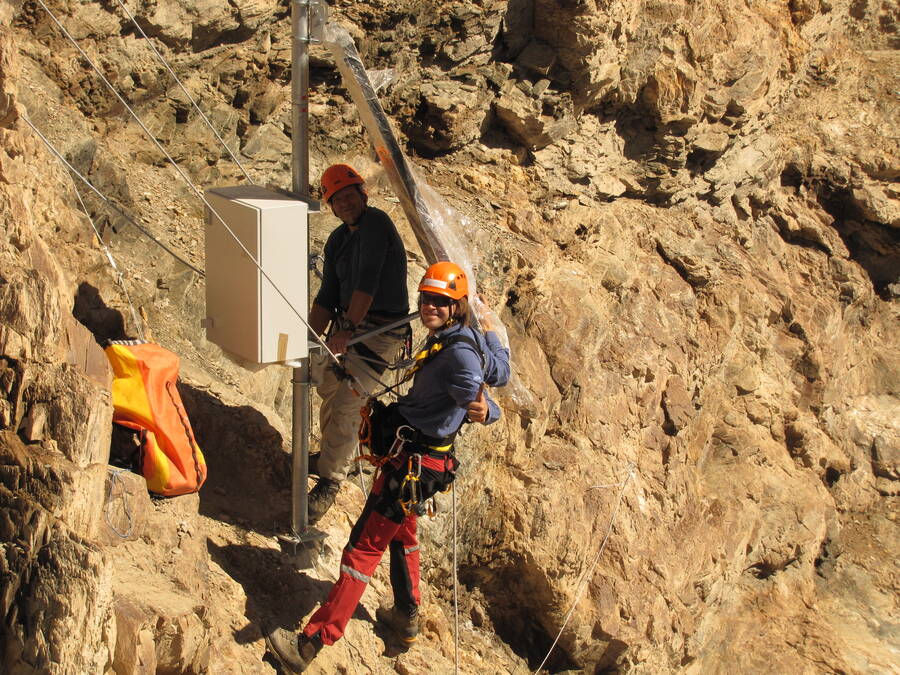 Die Anlage wird von den GEOTEST-Geologen installiert. Die Anlage wird von den GEOTEST-Geologen installiert.