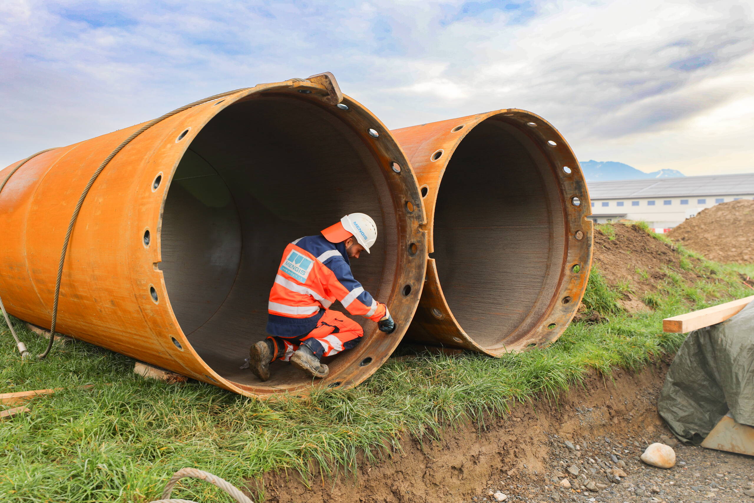 Les tubes de forage, et donc les trous de forage, ont un diamètre de 1,80 mètre. 