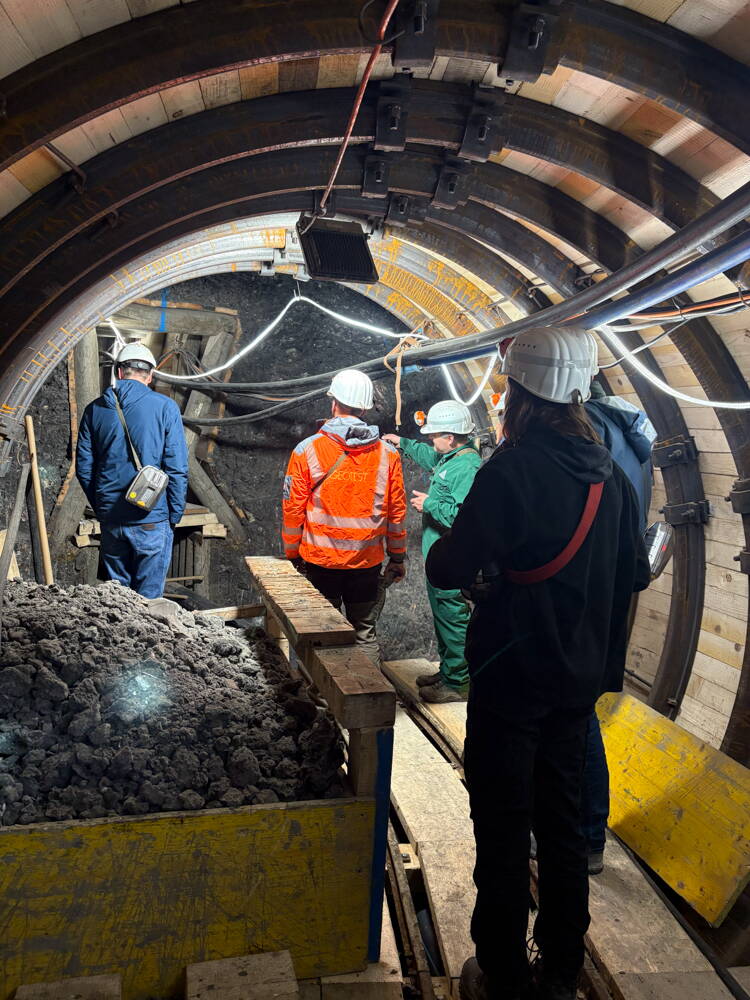 Ein Teil des Weiterbildungsausflugs fand untertage statt.  Ein Teil des Weiterbildungsausflugs fand untertage statt.