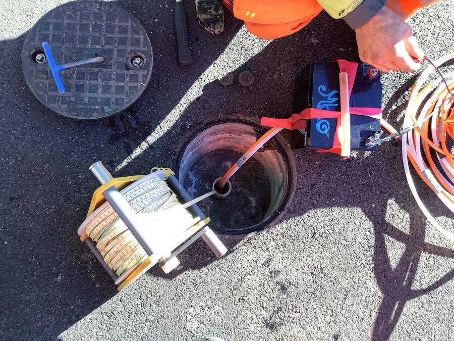 Grundwasserprobenahme  Grundwasserprobenahme aus einem Piezometer in Oberdorf BL für die Kampagne in den Frenkentälern.