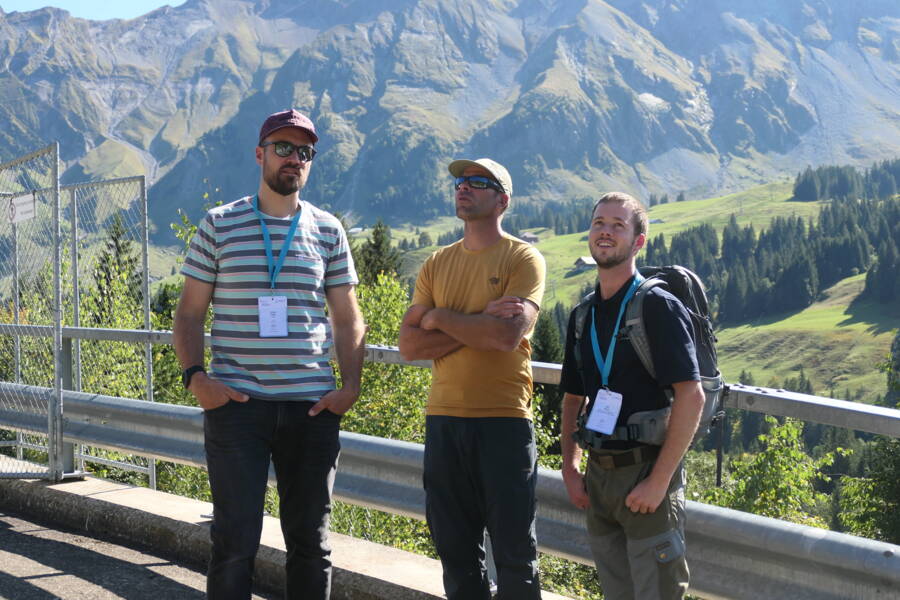 Solche Exkursionen sind nicht nur lehrreich, sondern auch eine ausgezeichnete Möglichkeit, zu netzwerken. Solche Exkursionen sind nicht nur lehrreich, sondern auch eine ausgezeichnete Möglichkeit, zu netzwerken.