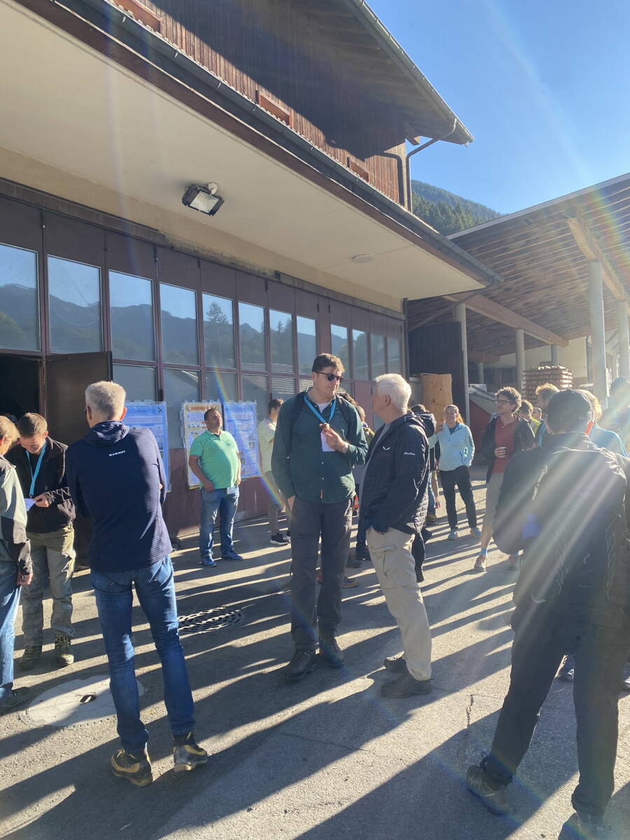 Anregende Diskussionen bei Sonnenschein. Anregende Diskussionen bei Sonnenschein.