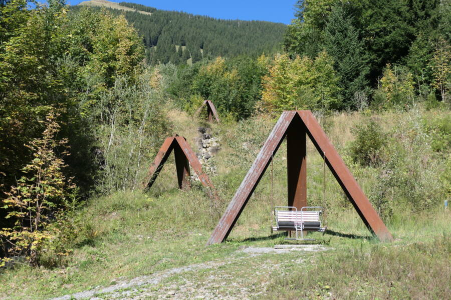 Ein Element wurde zur Sitzgelegenheit weiterentwickelt. Ein Element wurde zur Sitzgelegenheit weiterentwickelt.