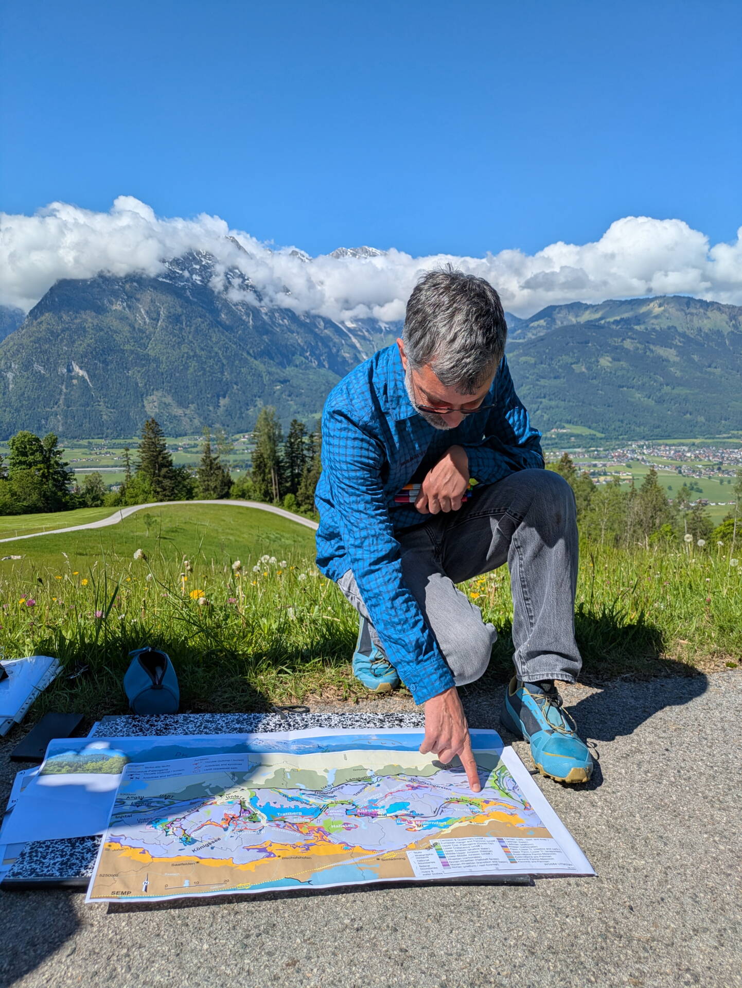 Oscar Fernandez, Experte und Trainer für Strukturgeologie und Tektonik, begleitete das GEOTEST-Team. Oscar Fernandez, Experte und Trainer für Strukturgeologie und Tektonik, begleitete das GEOTEST-Team.