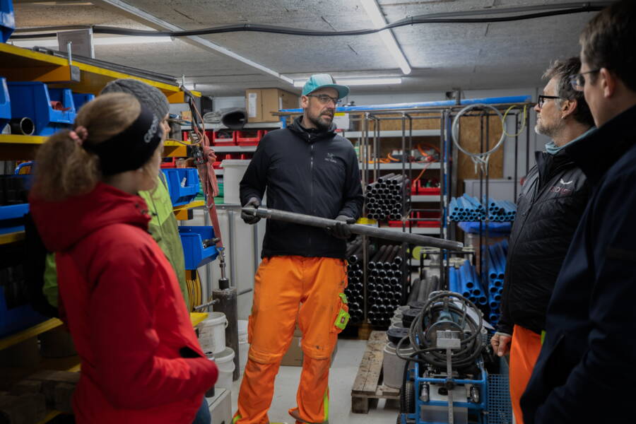 Dans leur « chambre aux trésors », les techniciens de terrain ont tout ce dont ils ont besoin pour prélever leurs échantillons... Dans leur « chambre aux trésors », les techniciens de terrain ont tout ce dont ils ont besoin pour prélever leurs échantillons...