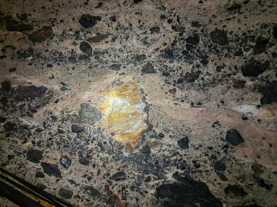 Die GEOTEST arbeitet als Expertin für Geologie eng mit Produzenten und Unternehmen im Salzabbau zusammen.  Die GEOTEST arbeitet als Expertin für Geologie eng mit Produzenten und Unternehmen im Salzabbau zusammen.