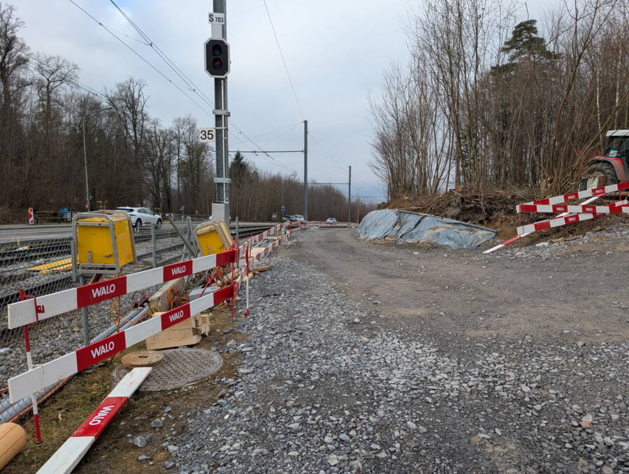 Die Baupiste entlang der Gleise steht bereit.  Die Baupiste entlang der Gleise steht bereit.