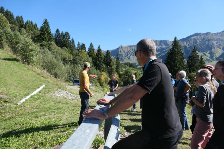 Gespanntes Zuhören. Gespanntes Zuhören.