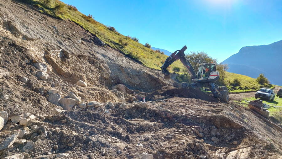 Sanierung der 300 m Schiessanlage Sent durch Aushub des belasteten Materials.