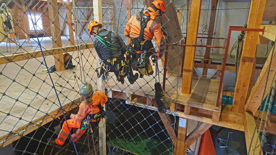 Fortbildungskurs - Arbeit am hängenden Seil Fortbildungskurs - Arbeit am hängenden Seil