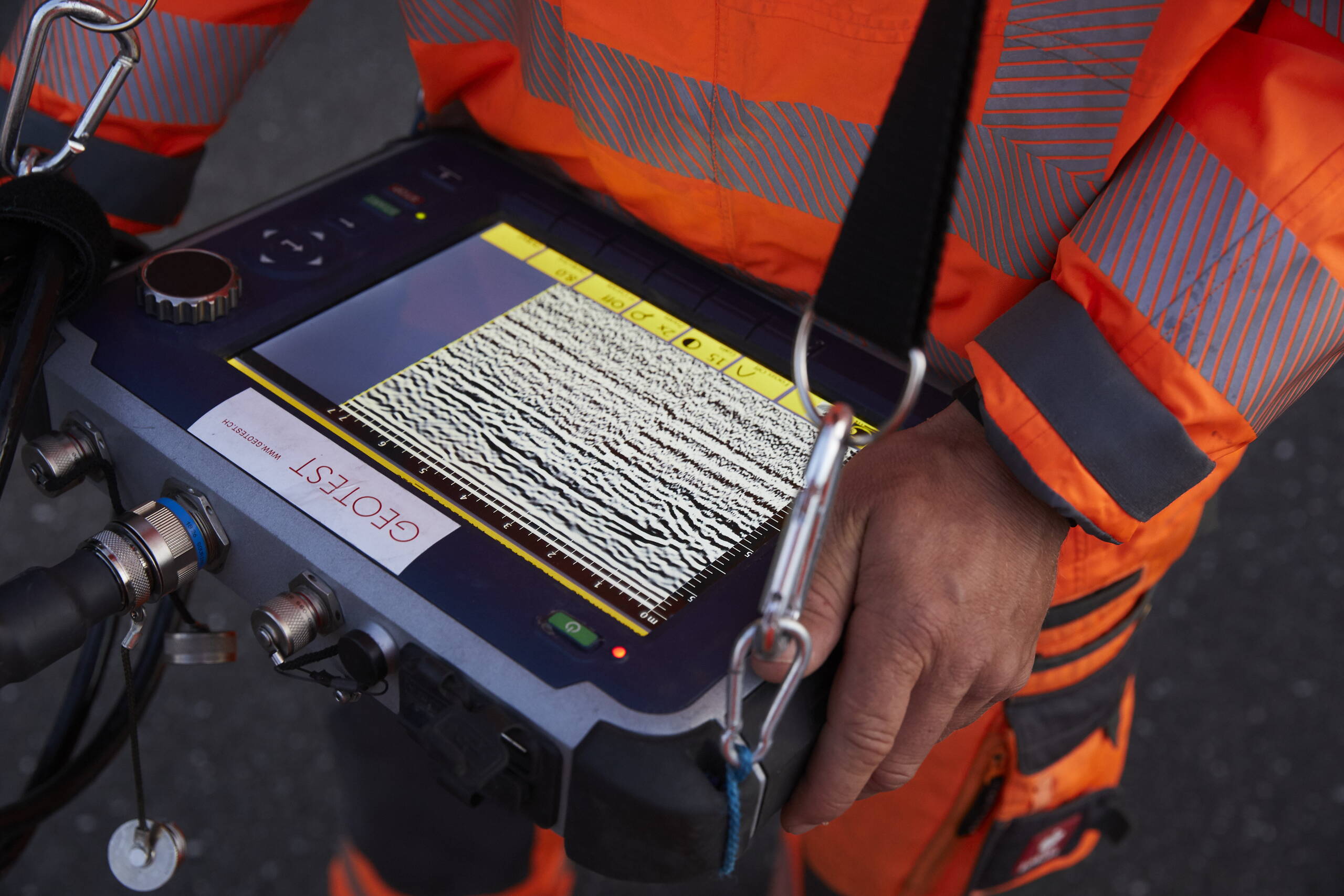 Georadar measurement on the N8. Georadar measurement on the N8.