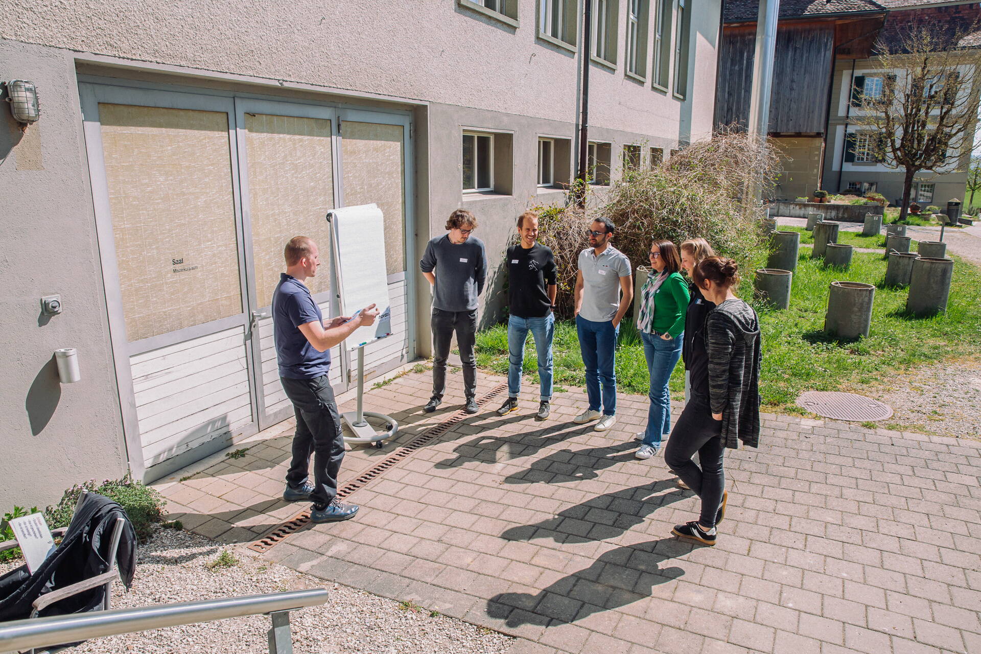 7 Spezialistinnen und Spezialisten teilen an diesem Tag ihre Fachkenntnisse und Erfahrungen aus dem Berufsalltag. 7 Spezialistinnen und Spezialisten teilen an diesem Tag ihre Fachkenntnisse und Erfahrungen aus dem Berufsalltag.