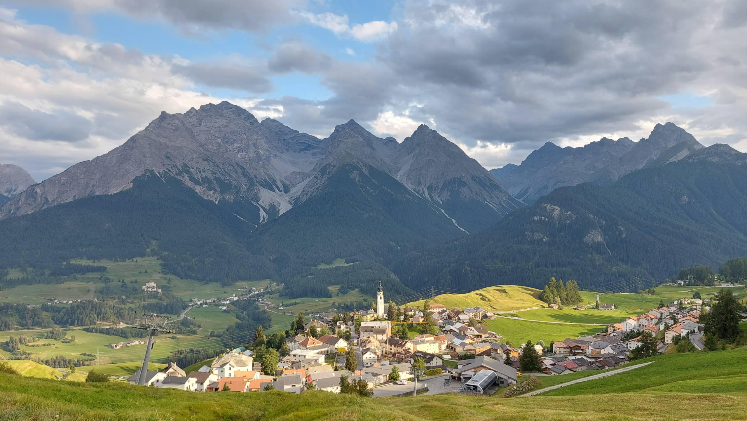 Das malerische Dorf Ftan im Unterengadin gehört seit der Fusionierung 2015 zur Gemeinde Scuol.  