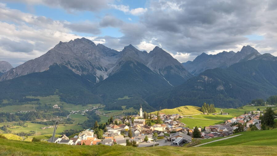 Das malerische Dorf Ftan im Unterengadin gehört seit der Fusionierung 2015 zur Gemeinde Scuol.  