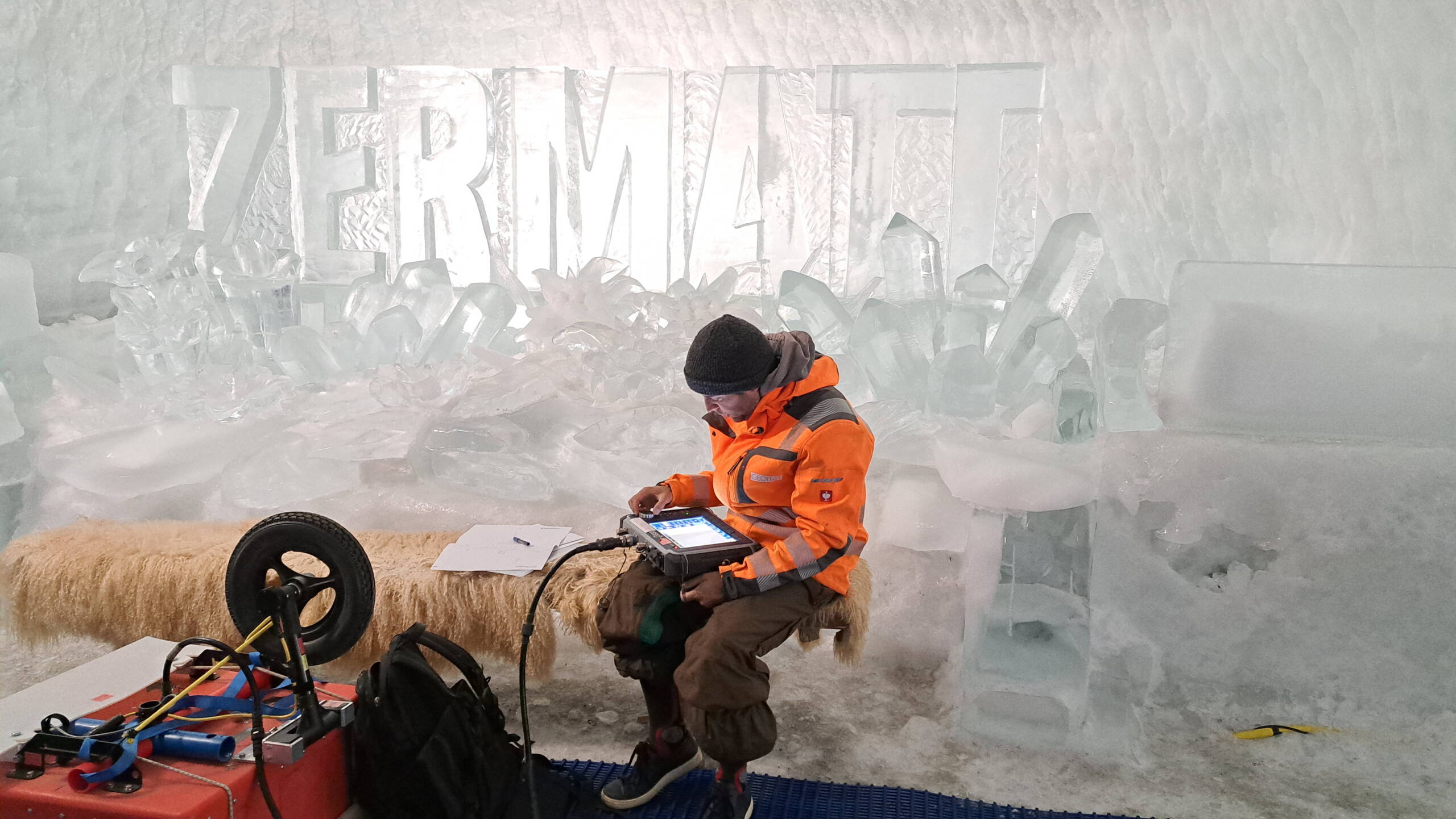 Der Georadar ist ein modernes Gerät mit vielseitigen Einsatzmöglichkeiten Der Georadar ist ein modernes Gerät mit vielseitigen Einsatzmöglichkeiten
