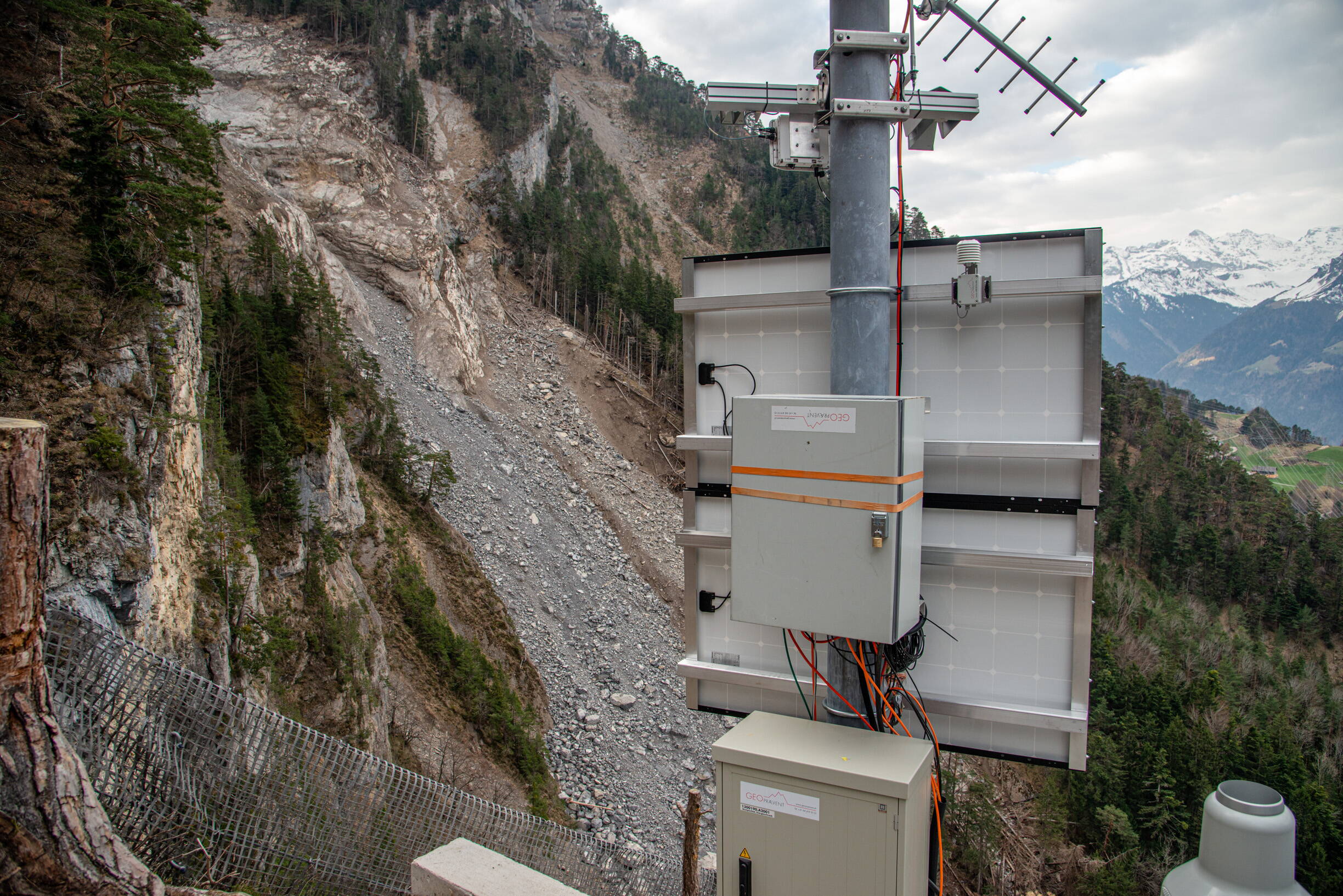 Le système de surveillance dans la vallée de Gumpisch. Le système de surveillance dans la vallée de Gumpisch.