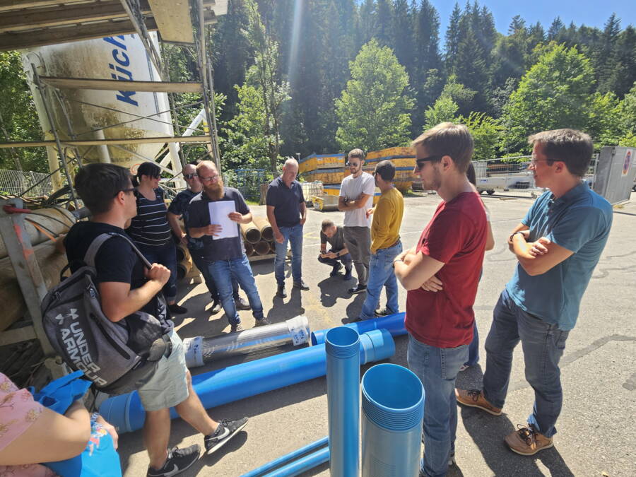 Erklärung und Begutachtung der der diversen Brunnenfilterrohre in unterschiedlichen Dimensionen (PVC mit und ohne Wickeldraht, Edelstahl mit Wickeldraht, etc.). Erklärung und Begutachtung der der diversen Brunnenfilterrohre in unterschiedlichen Dimensionen (PVC mit und ohne Wickeldraht, Edelstahl mit Wickeldraht, etc.).