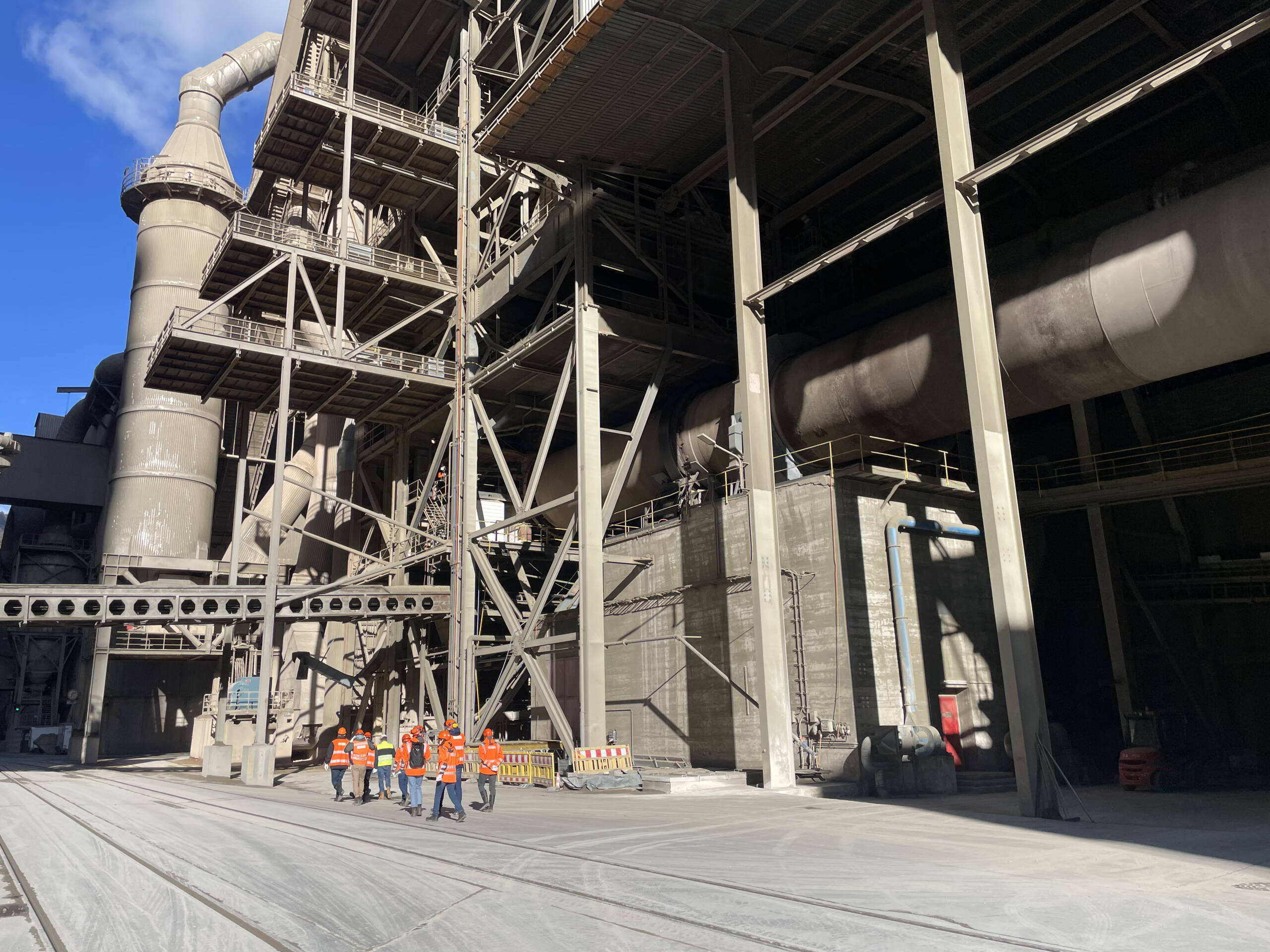 In this rotary kiln, the material is sintered to produce clinker.