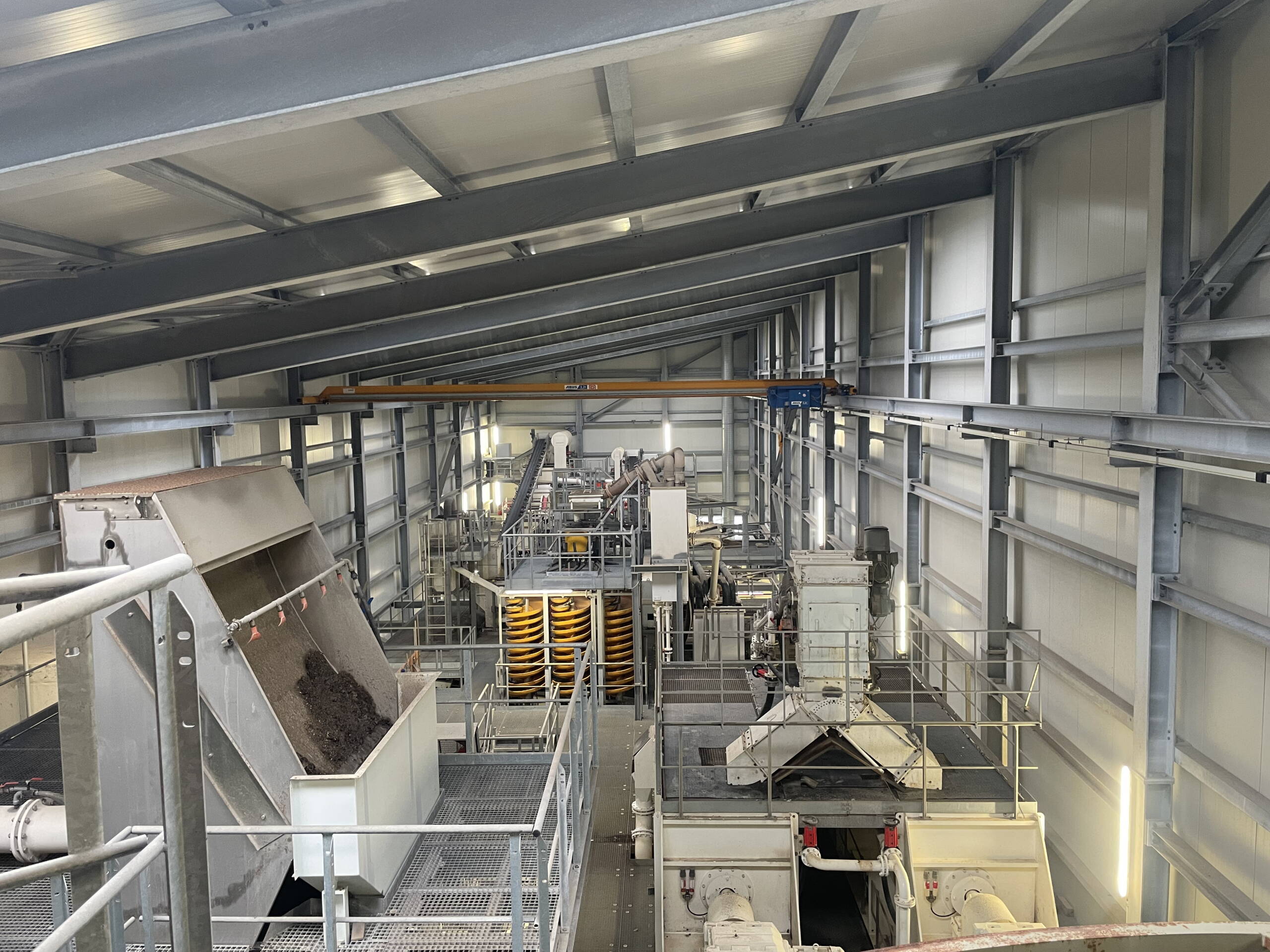 In this hall, the contaminated material undergoes up to eight treatment processes.