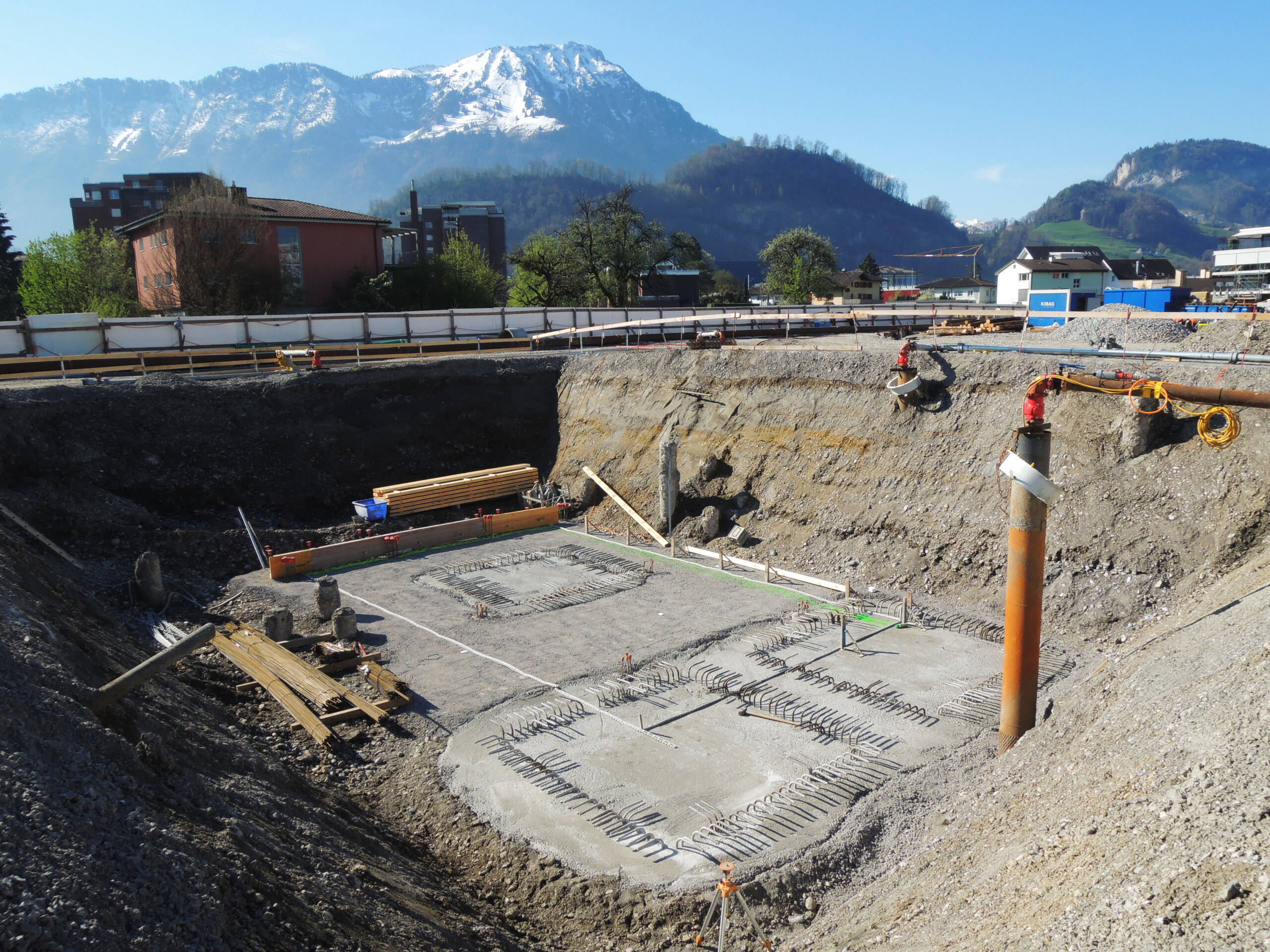 GEOTEST AG Aushubetappe im kiesigen Baugrund bei abgesenktem Grundwasserspiegel.