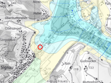 Geotest AG Ausschnitt aus der Grundwasserkarte. Legende: weisse Flächen = ausserhalb Grundwasservorkommen, grüne Flächen = ohne Zuordnung, gelbe Flächen = Randgebiet, blaue Flächen = Grundwassergebiet, roter Kreis = Projektparzelle.