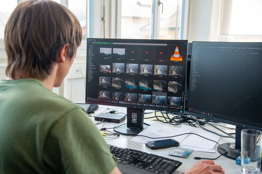 Auswertungen im Büro. Auswertungen im Büro.