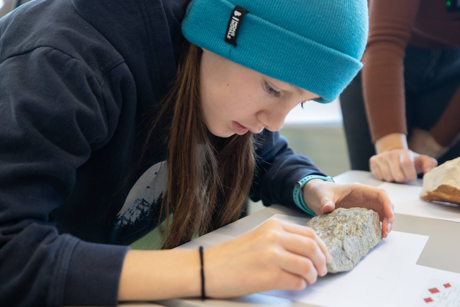 C’est un morceau de calcaire ? Ou plutôt du granite ? C’est un morceau de calcaire ? Ou plutôt du granite ?