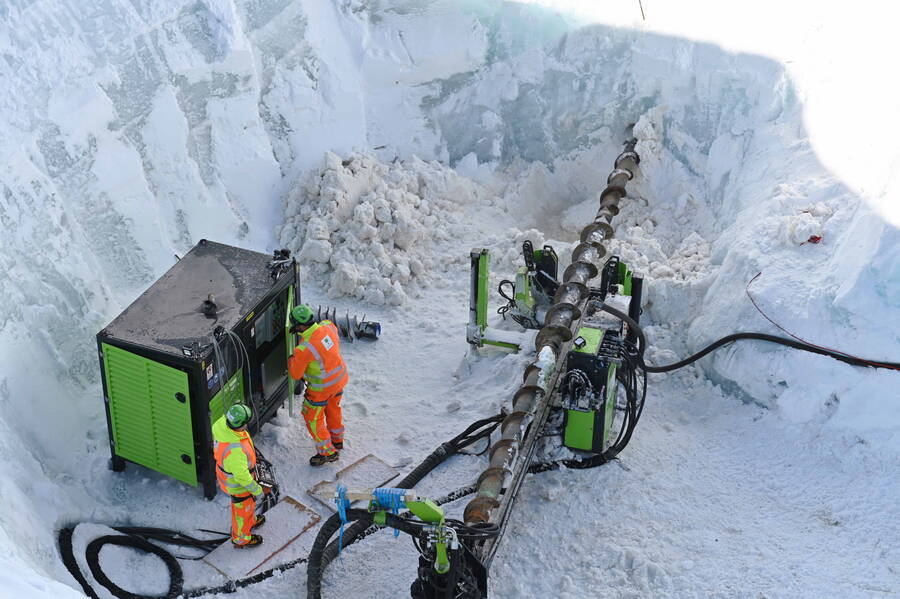 In der ersten Bauphase wurde auf einer Teilstrecke ein Mikrotunnel gebohrt – zum ersten Mal überhaupt auf einem Schweiz Gletscher. 
